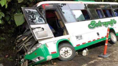 Trágico accidente en vía del Urabá antioqueño dejó a 4 muertos y 29 heridos