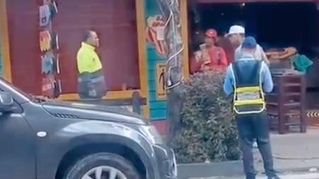 Riña entre promotor de espacio público y vendedor ambulante en Envigado Riña entre promotor de espacio público y vendedor ambulante
