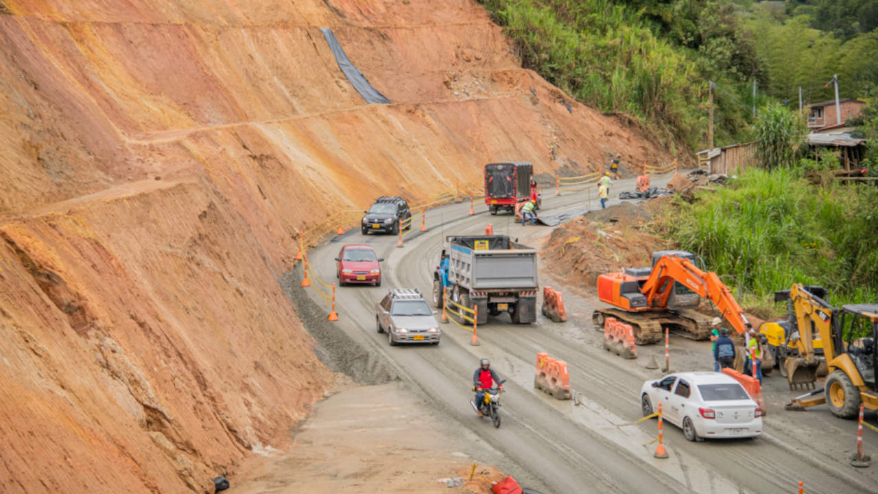 Se habilitan dos carriles en la vía Marinilla – El Peñol Se habilitan dos carriles en la vía Marinilla – El Peñol