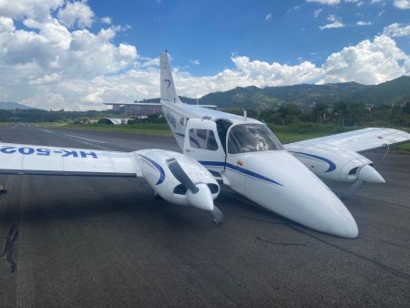 Avión ligero pierde tren de aterrizaje y obstaculiza pista del Aeropuerto Olaya Herrera