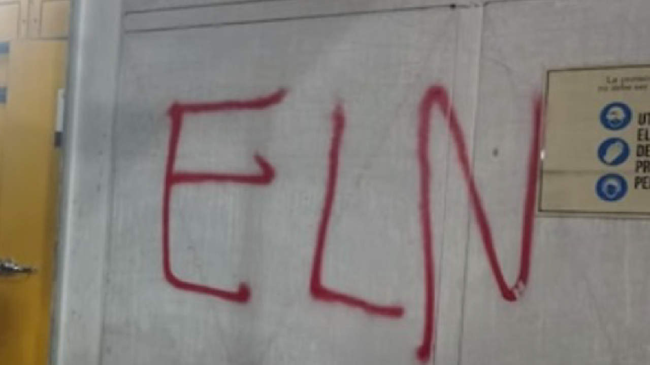 Encapuchados dejan grafitis del ELN en Yondó Encapuchados dejan grafitis del ELN en Yondó