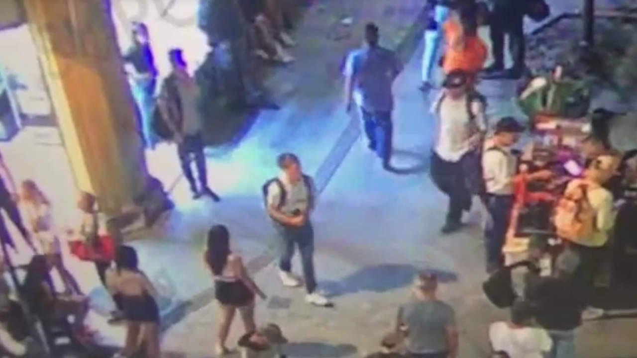 Capturadas tres mujeres luego de golpear y robar a un británico en el centro de Medellín Capturadas tres mujeres luego de golpear y robar a un británico en el centro de Medellín