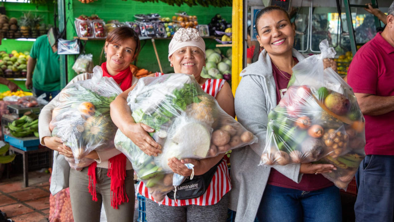 Entregaron más de 800 kilos de frutas y verduras a familias vulnerables