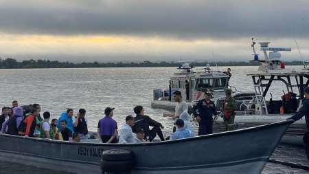 armada-rescata-30-migrantes-asiaticos-golfo-de-uraba