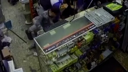 Trabajador se enfrenta a ladrones armados en Itagüí