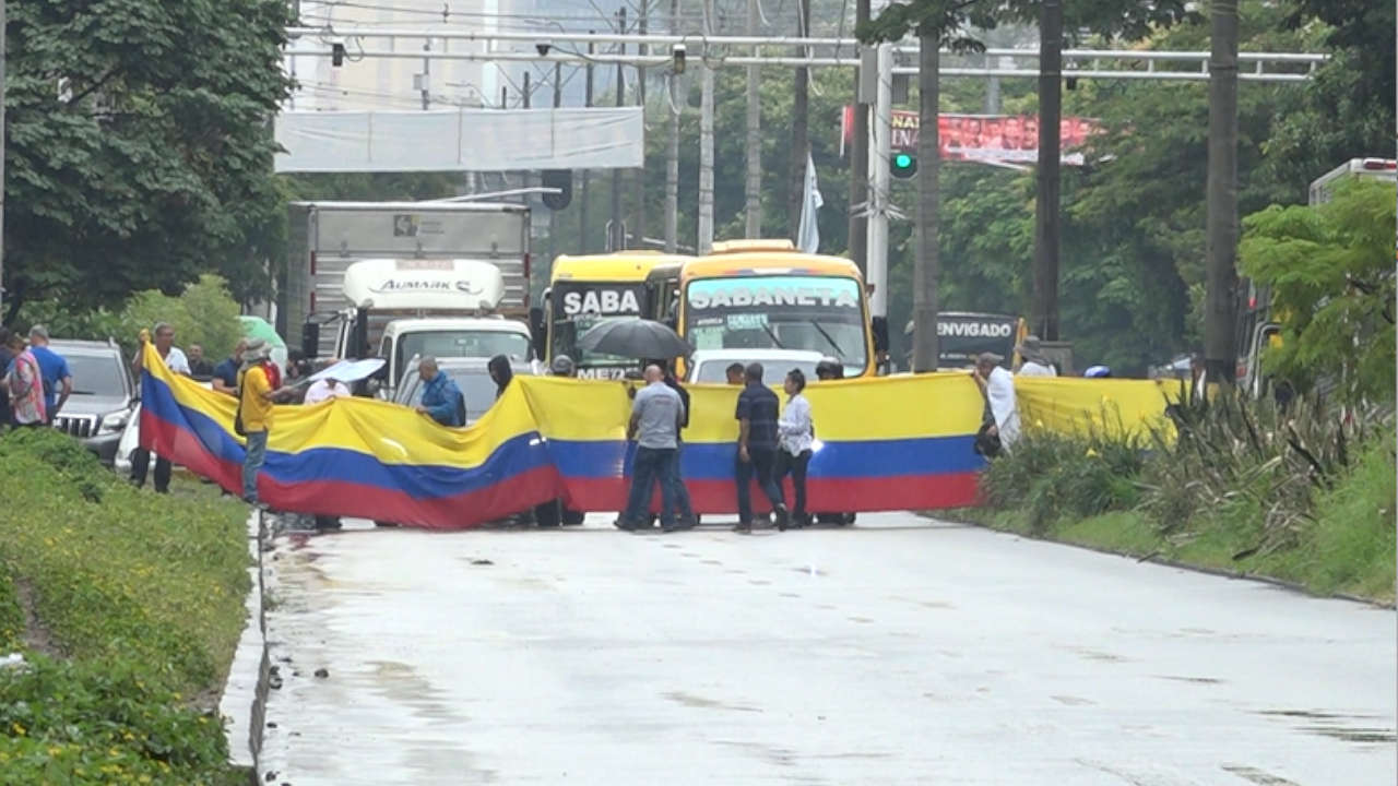 Por manifestaciones se presentaron cierres viales este 26 de julio cierres