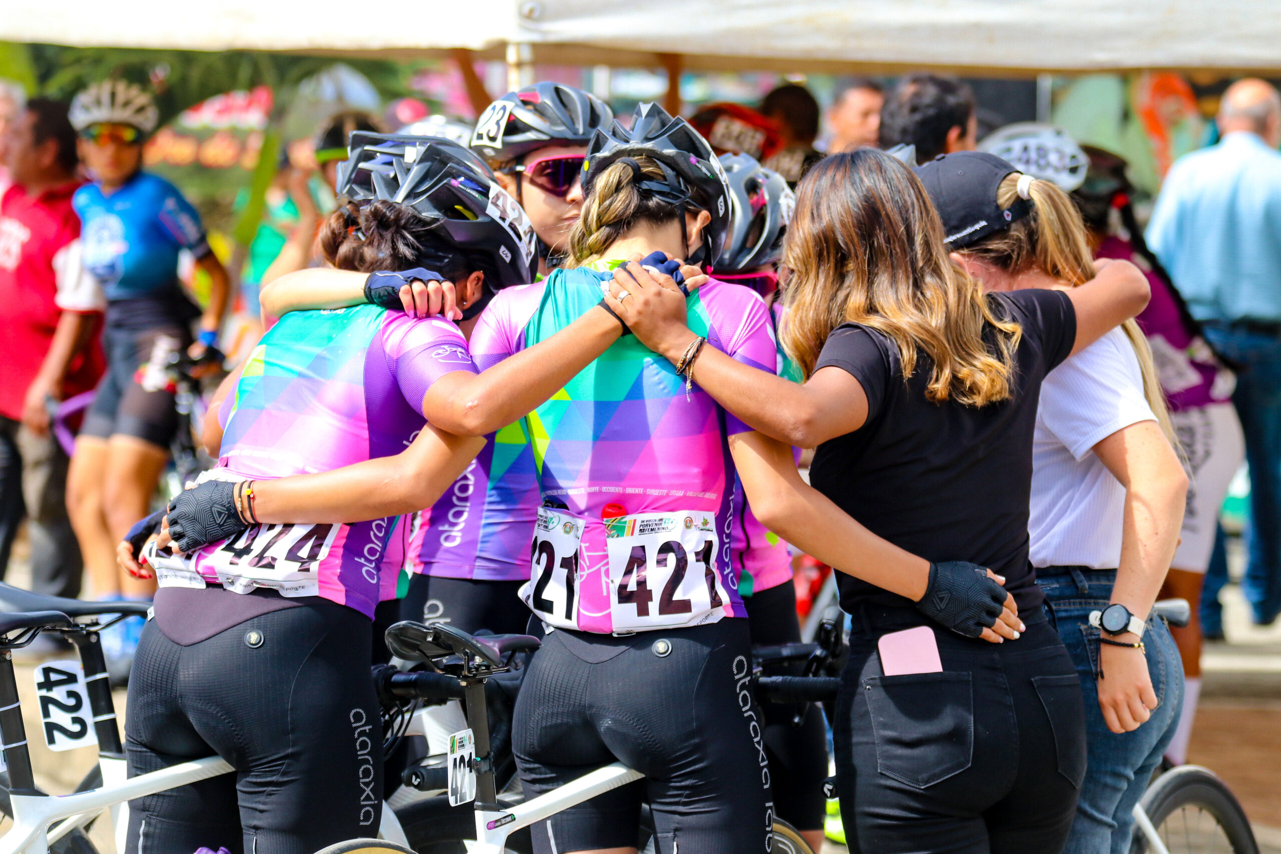 mujeres-Antioquia-vuelta-colombia