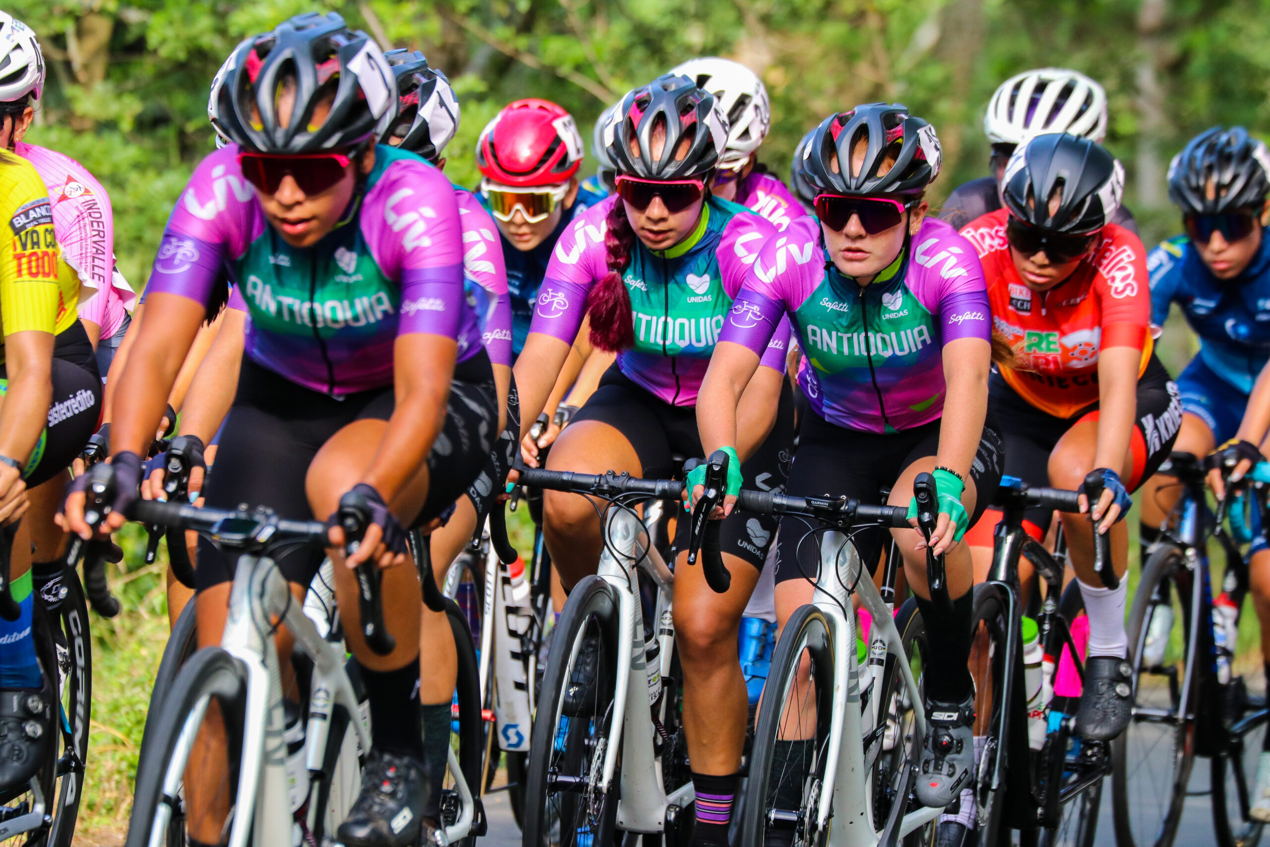 mujeres-Antioquia-vuelta-colombia