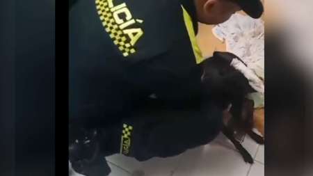 policia-ayudo-policia-medellin