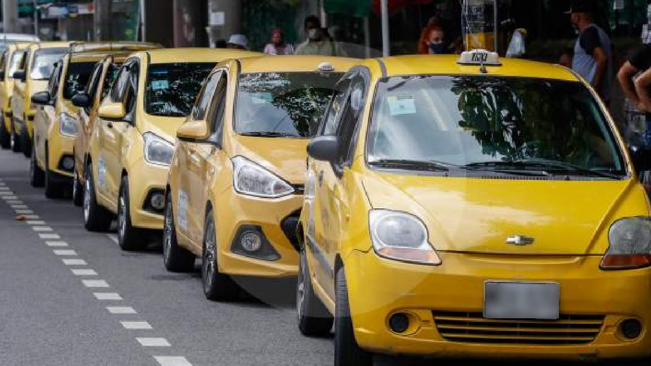 Aumentarán las tarifas de taxis en Colombia