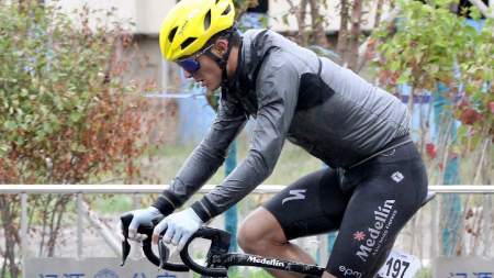 Wilmar Paredes del Team Medellín, continua como líder