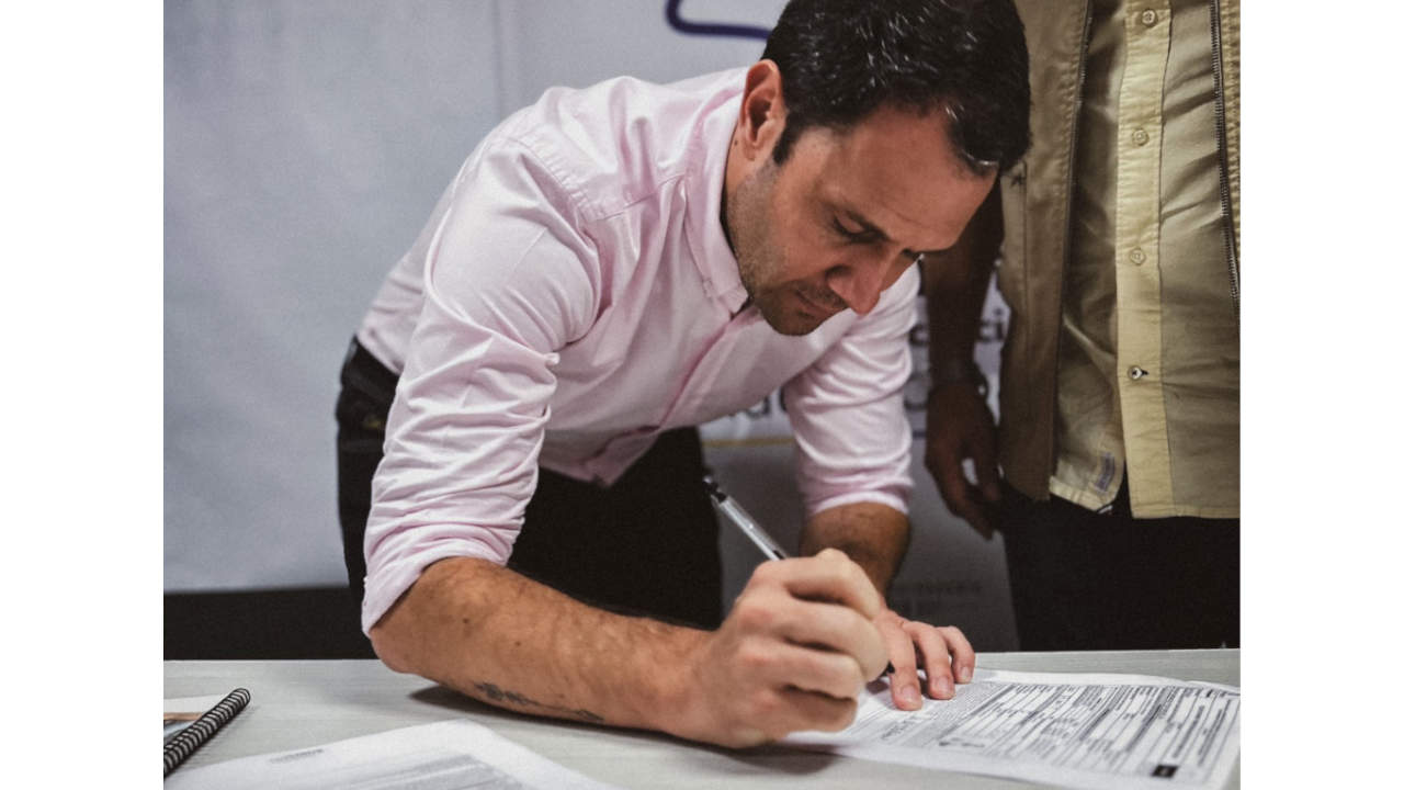 Juan David Valderrama inscribió su candidatura para la Alcaldía de Medellín