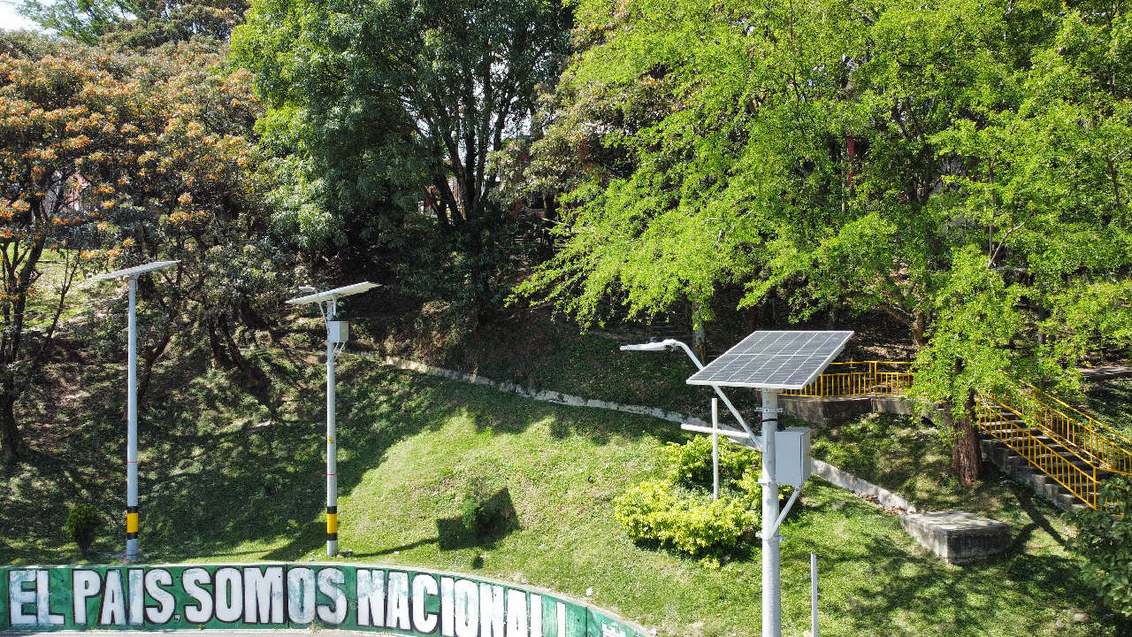 iluminacion-paneles-solares-celsa-medellin