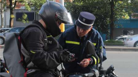 Nueva estrategia de la Policía Metropolitana para identificar las placas alteradas