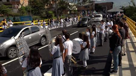 Entregan puente de "La Ferrería" en La Estrella