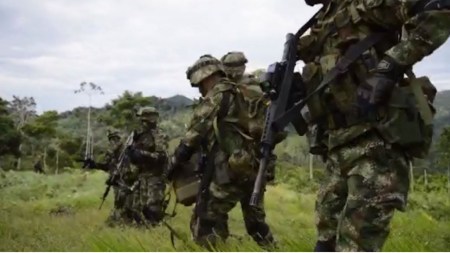 dos soldados resultaron heridos