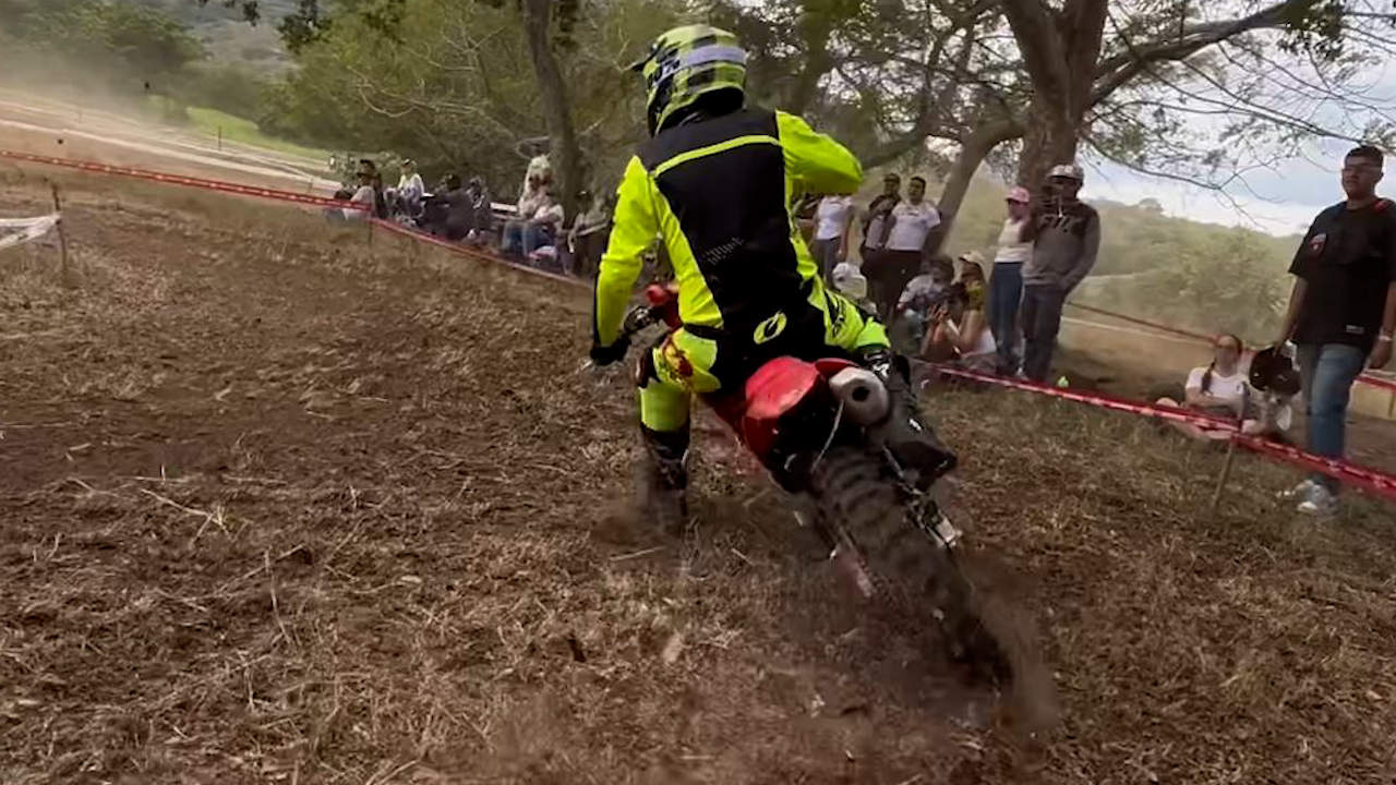 Velocidad pura en válida gladiadores de motociclismo