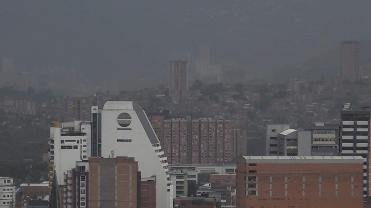 ¡Peligroso para los grupos sensibles! Empeora la calidad del aire en Medellín, hay 13 estaciones en color naranja calidad del aire