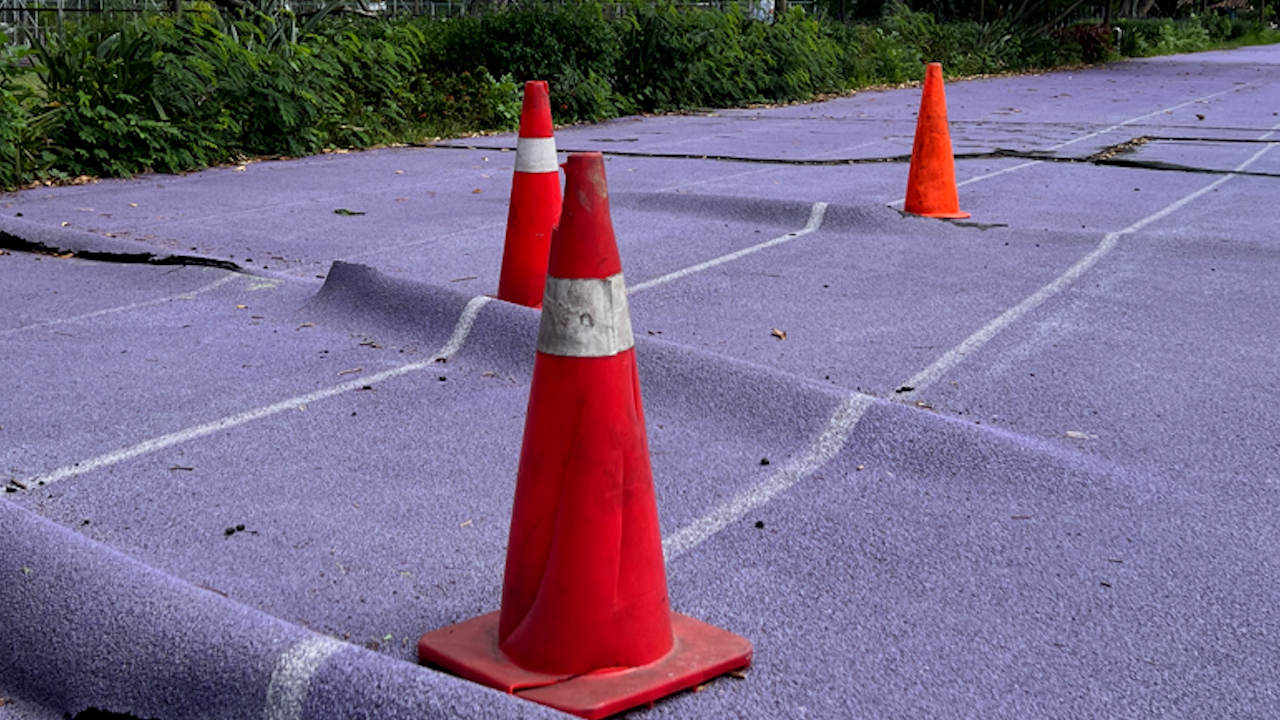 Deterioro en pista de Unidad Deportiva de Belén Belén