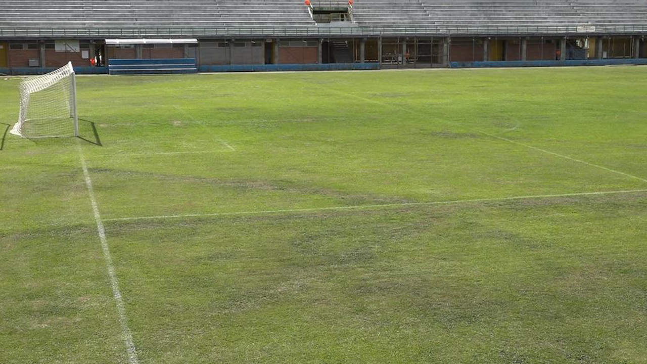 Grama del Estadio Cincuentenario no está al 100%