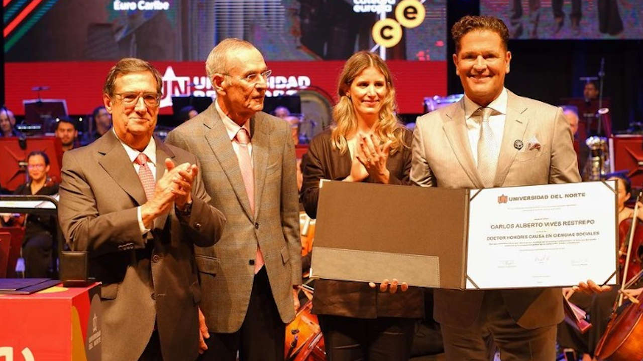 carlos-vives-doctorado