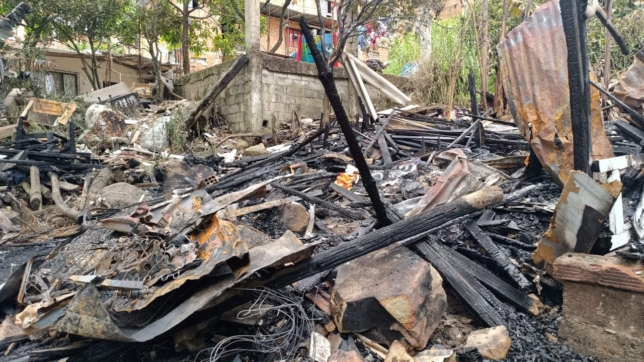Devoradas por las llamas quedaron dos viviendas por un incendio en Itagüí