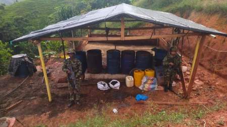 Ejército Nacional destruye 6 laboratorios del Clan del Golfo en el Bajo Cauca