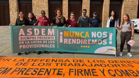 Concentración de maestros provisionales en el Parque de las Luces Concentración de maestros provisionales en el Parque de las Luces