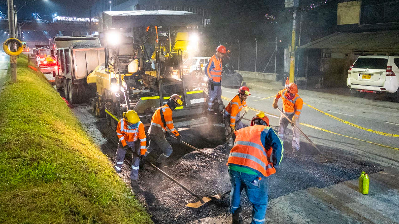 Continúan las obras en las vías principales de Medellín para mejorar la movilidad Continúan las obras en las vías principales de Medellín para mejorar la movilidad