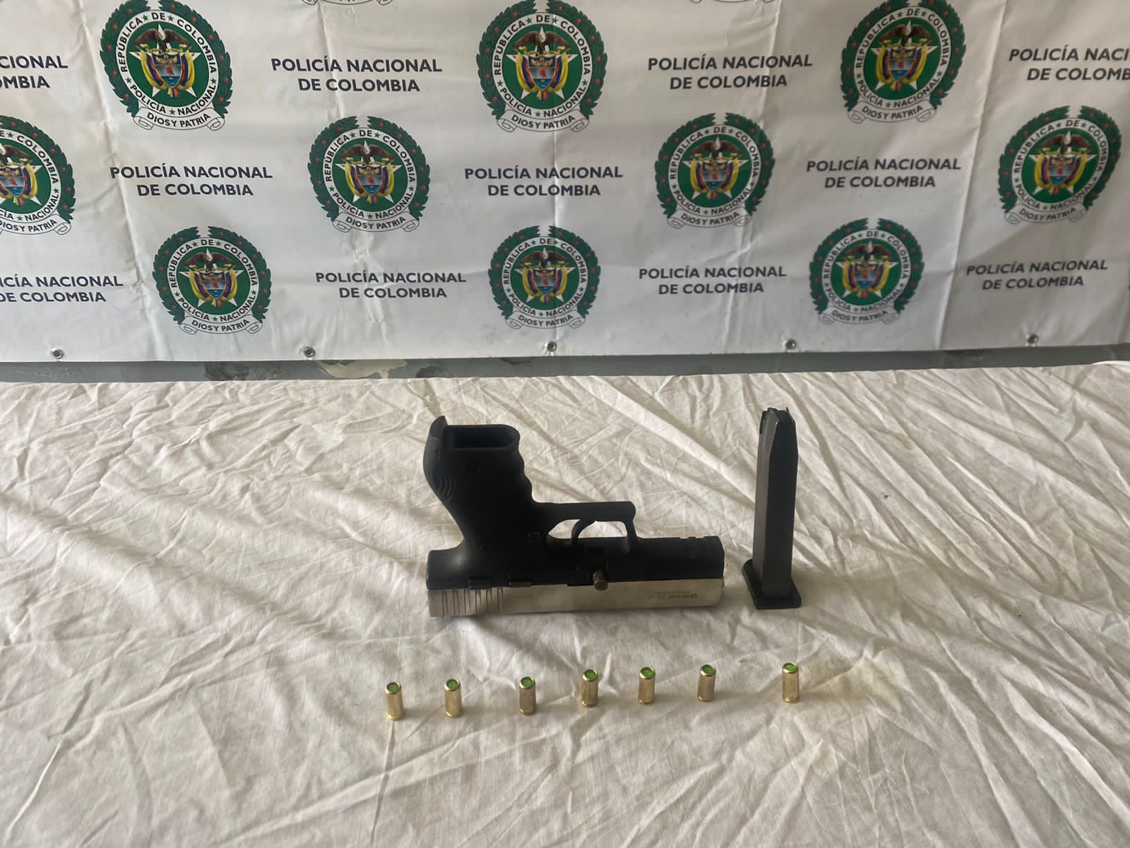 estudiante-rionegro-arma