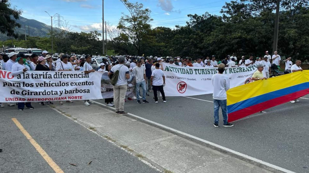 No cesan las manifestaciones en Barbosa debido a la ampliación de los peajes