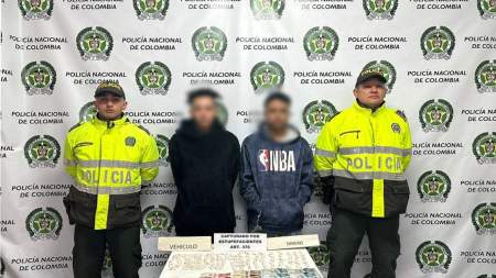 En El Retiro, dos sujetos cayeron en una persecución y les encontraron cocaína y plata