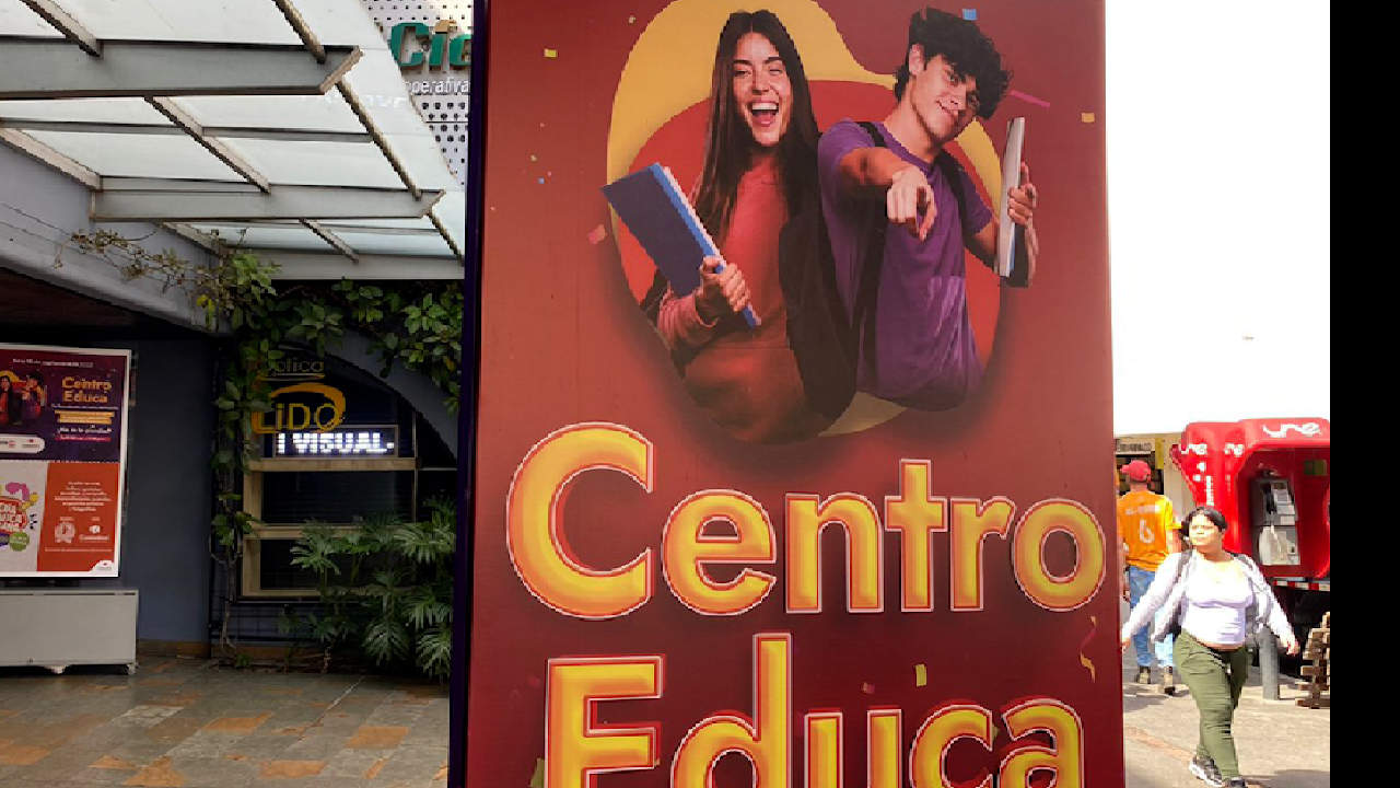 En el centro hay 130 instituciones educativas En el centro hay 130 instituciones educativas