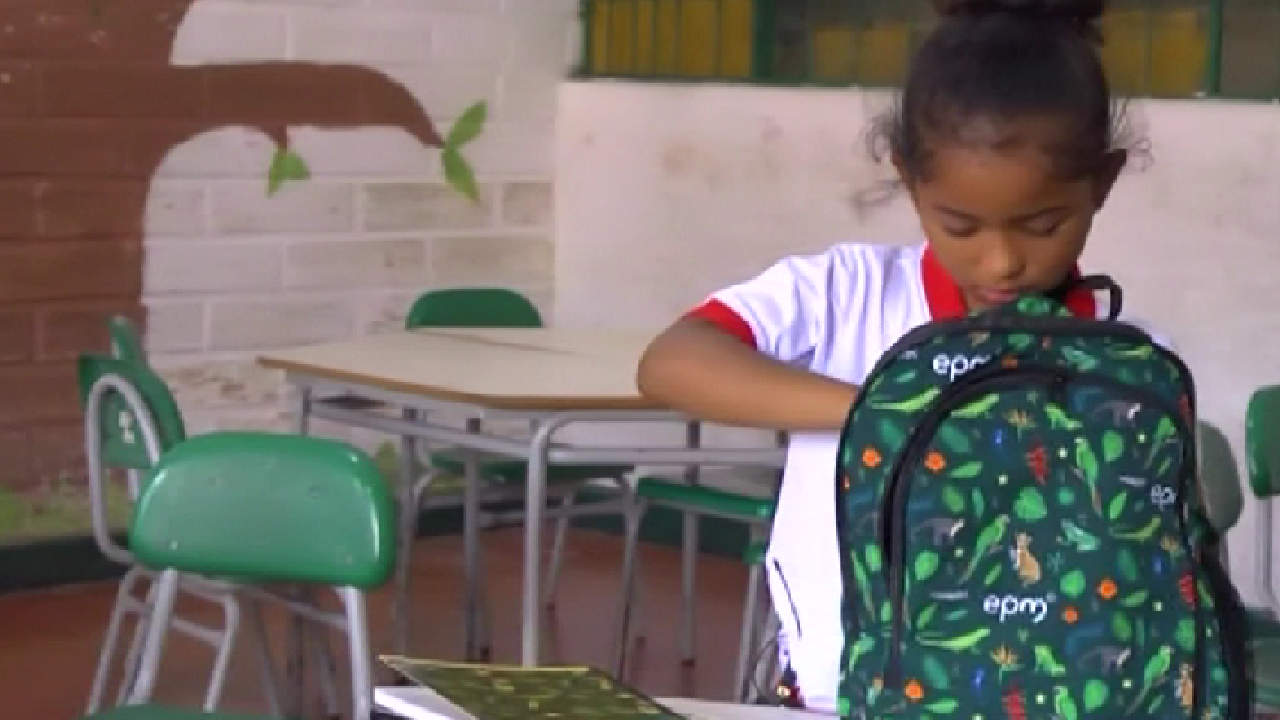 Entregan más de 7 mil kits escolares, en zona de influencia de Hidroituango Entregan más de 7 mil kits escolares, en zona de influencia de Hidroituango