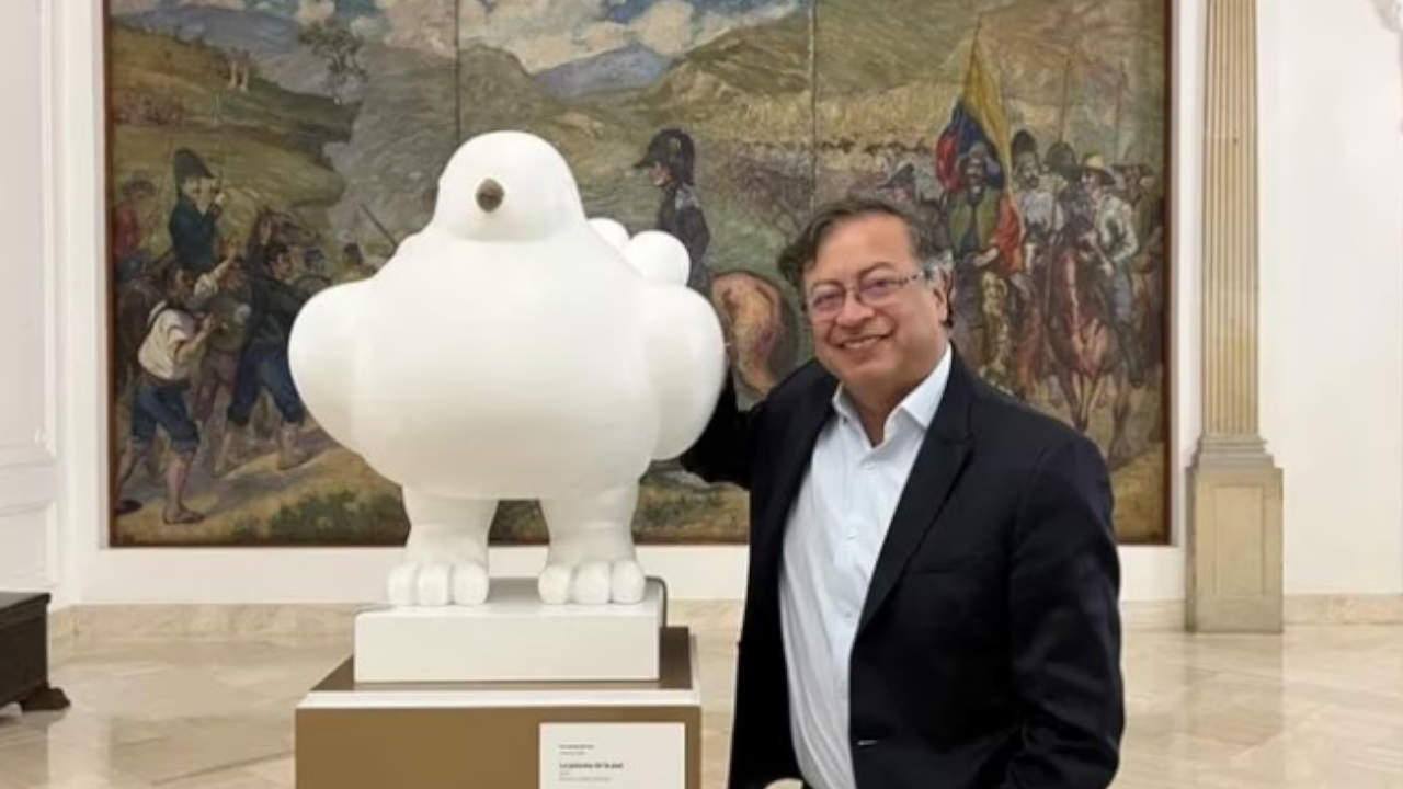 Presidente Petro ordenó que la paloma de la paz sea trasladada al Congreso para el homenaje al maestro Botero Presidente Petro ordenó que la paloma de la paz sea trasladada al Congreso para el homenaje al maestro Botero