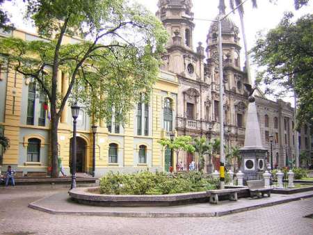 plazuela-san-ignacio-medellin-colombia