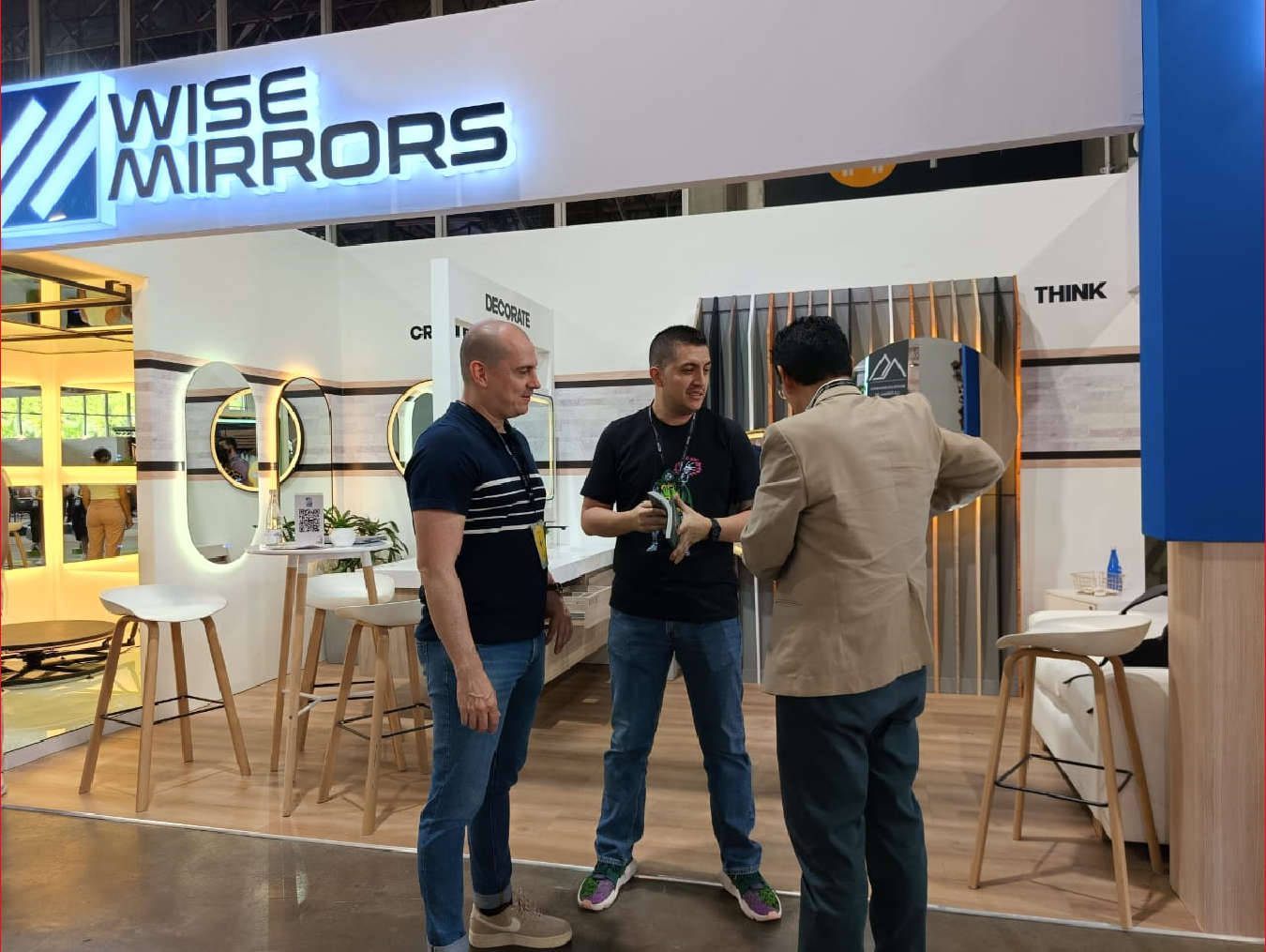 wise mirrors plaza mayor feria medellin2