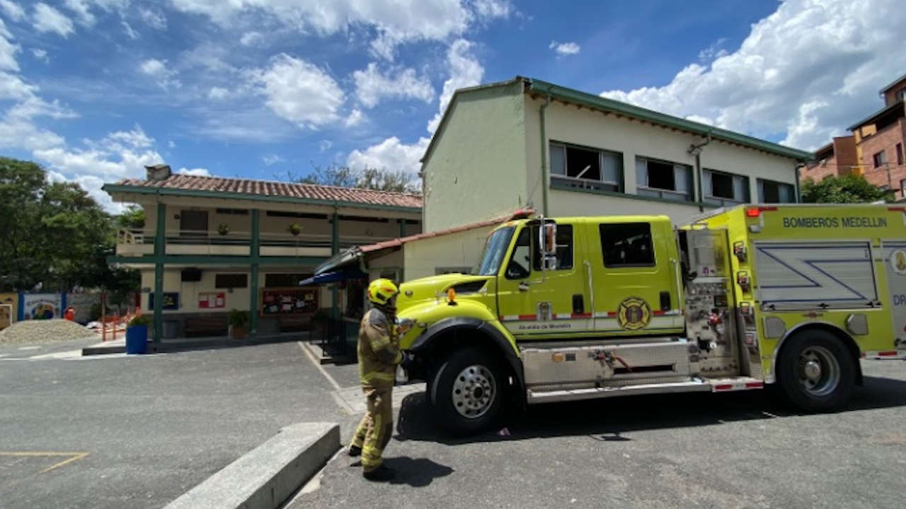 Denuncian que Bomberos de Medellín están paralizados por falta de SOAT en sus vehículos emergencia-medellin