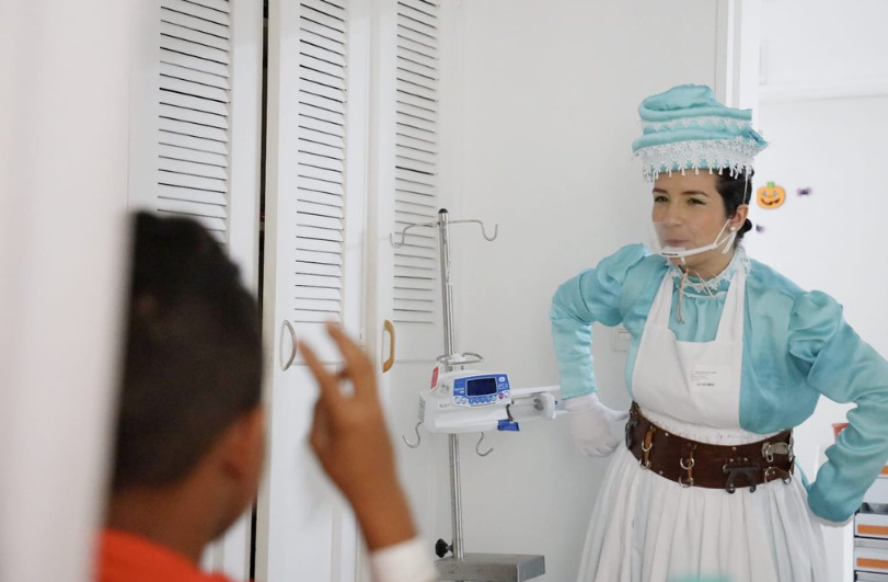 ¡Qué bonito! En el Hospital de Medellín se disfrazaron para hacer sonreír a los niños hospitalizados 2 hospital-de-medellin-disfraz
