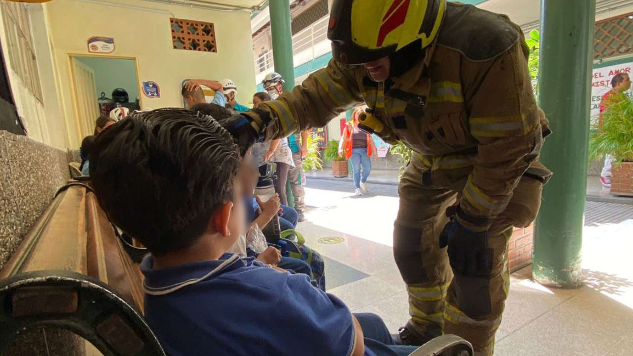 Abejas picaron a 13 niños en un colegio de Medellín ataque-abejas-colegio-medellin
