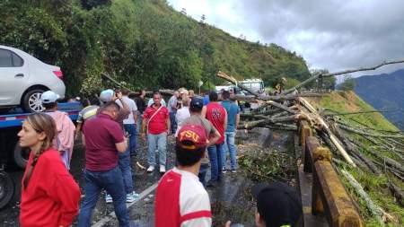 Se presenta vía cerrada en Donmatías por caída de un material DONMATIAS 1280x720 marca de agua 1