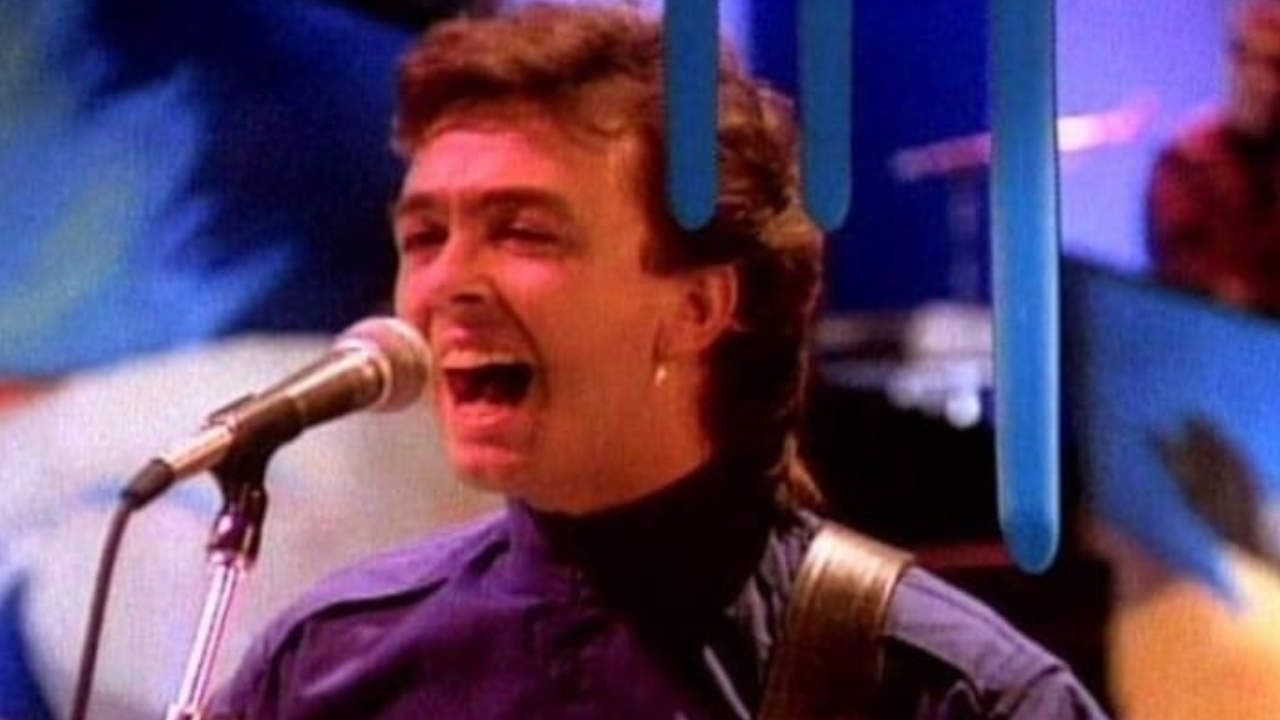 Un día como hoy muere Tony Lewis, bajista y vocalista de la banda The Outfield Un día como hoy muere Tony Lewis, bajista y vocalista de la banda The Outfield