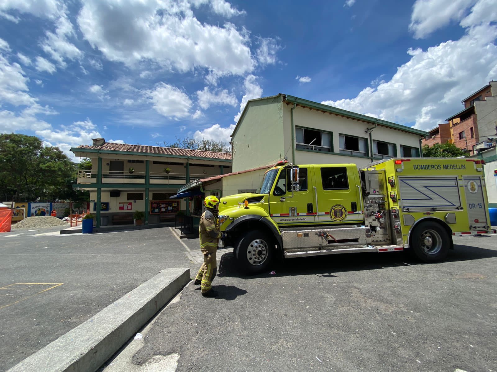 Abejas picaron a 13 niños en un colegio de Medellín 1 ataque-abejas-colegio-medellin