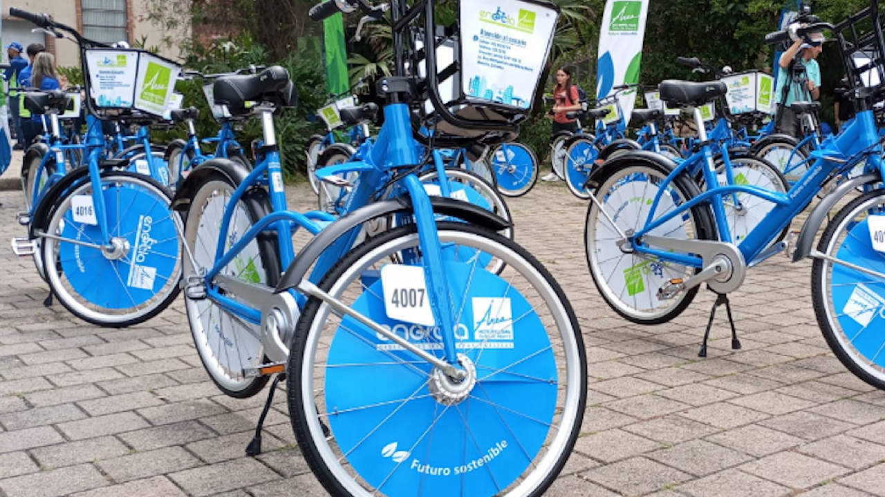 El Área Metropolitana entregó nueva generación de bicicletas para el sistema Encicla