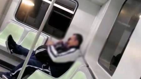 hombre-piernas-metro-de-medellin