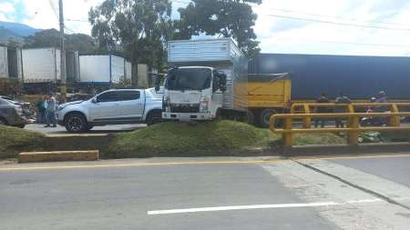 Accidente de tránsito en la variante Caldas accidente-caldas