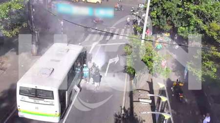Alimentador del Metro se está incendiando por la Estación Prado incendio-bus-prado
