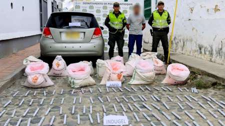 La policía capturó en flagrancia a un hombre que transportaba más de 300 kilos de explosivos en la vía Medellín Santa Fe de Antioquia en el sector El Paso capturó