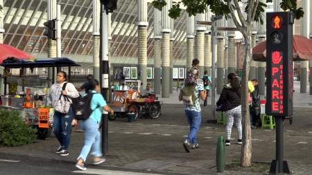 Instalan prueba piloto de semáforos inteligentes entre La Alpujarra y el Parque de las Luces Instalan prueba piloto de semáforos inteligentes entre La Alpujarra y el Parque de las Luces