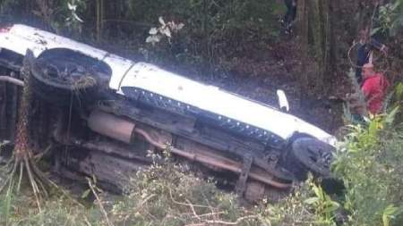 4 personas lesionadas dejó el volcamiento de un vehículo en Santa Elena